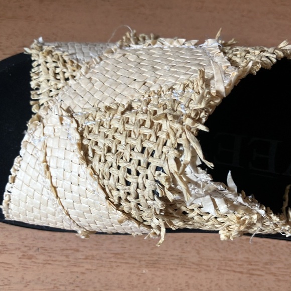 Collection Privee size 7 raffia slip on sandals - Picture 5 of 7